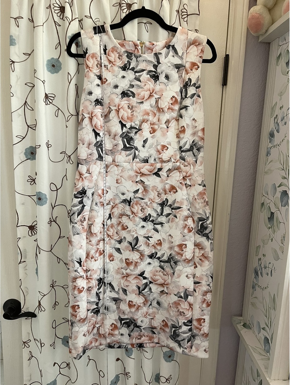 Calvin Klein | 12 | Blush Gray Watercolor Floral Scuba Sheath Dress